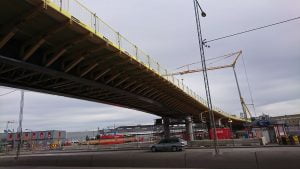 Prefabricerade broknekter/träknektar för samverkansbro i stål och betong