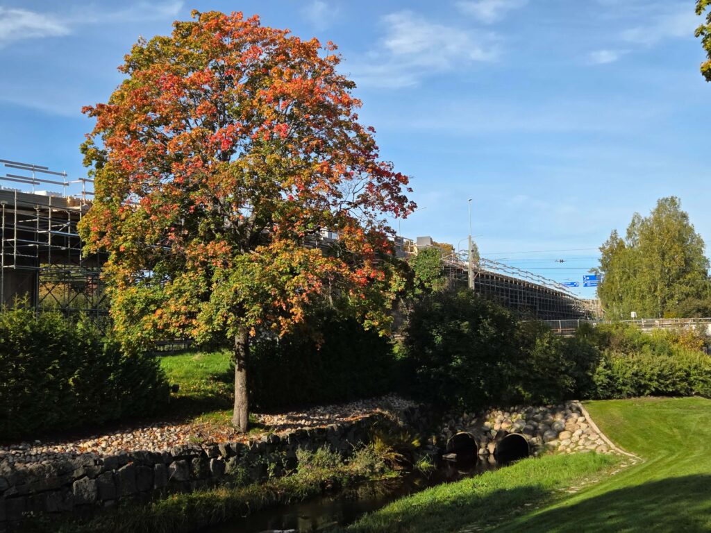 CUPLOK formställning och portal över järnväg vid reparation av kantbalk.